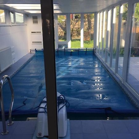 River House With Heated Pool June To Sep & Garden 튀크냄 외부 사진