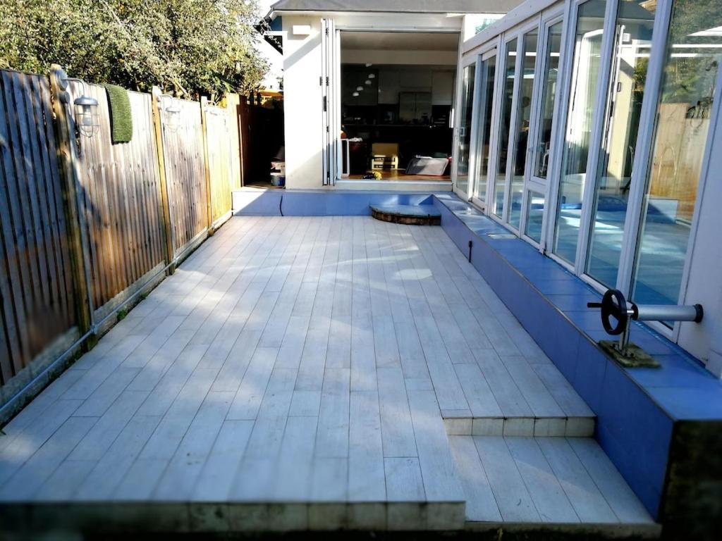 River House With Heated Pool June To Sep & Garden 튀크냄 외부 사진